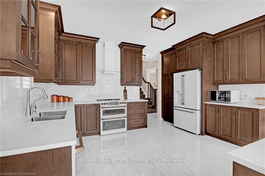 Photo 15 of 134 Pondcliffe Drive, Kitchener — HOMEH