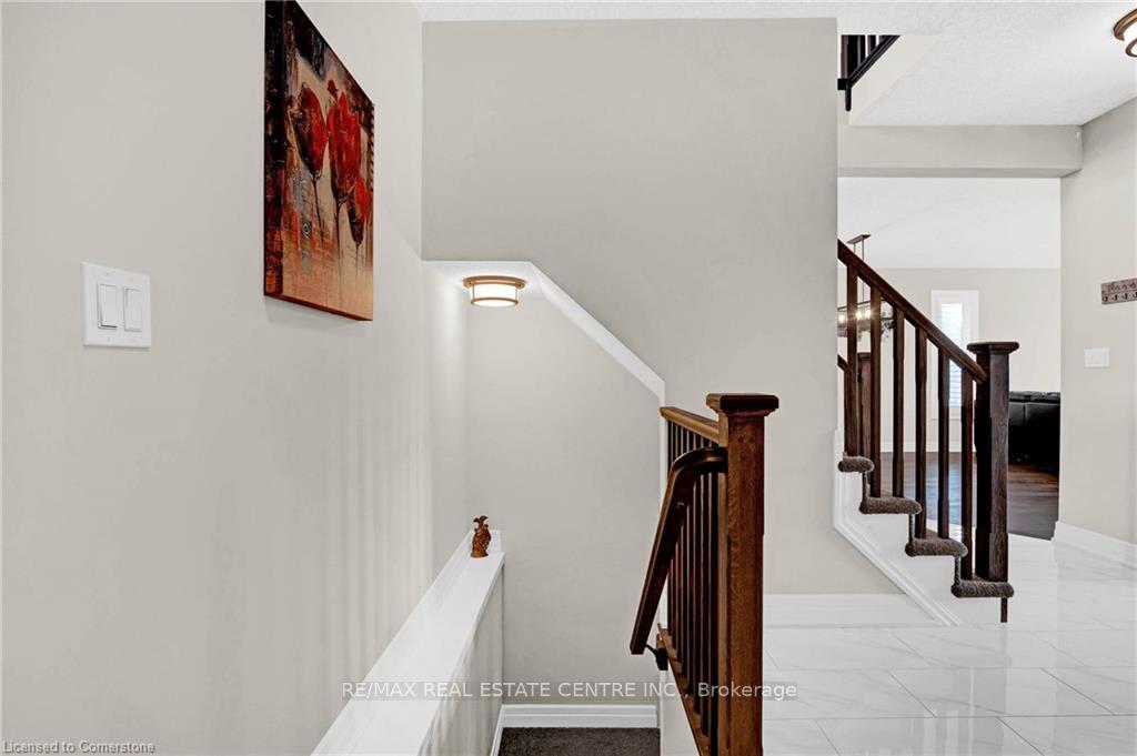 Photo 12 of 134 Pondcliffe Drive, Kitchener — HOMEH