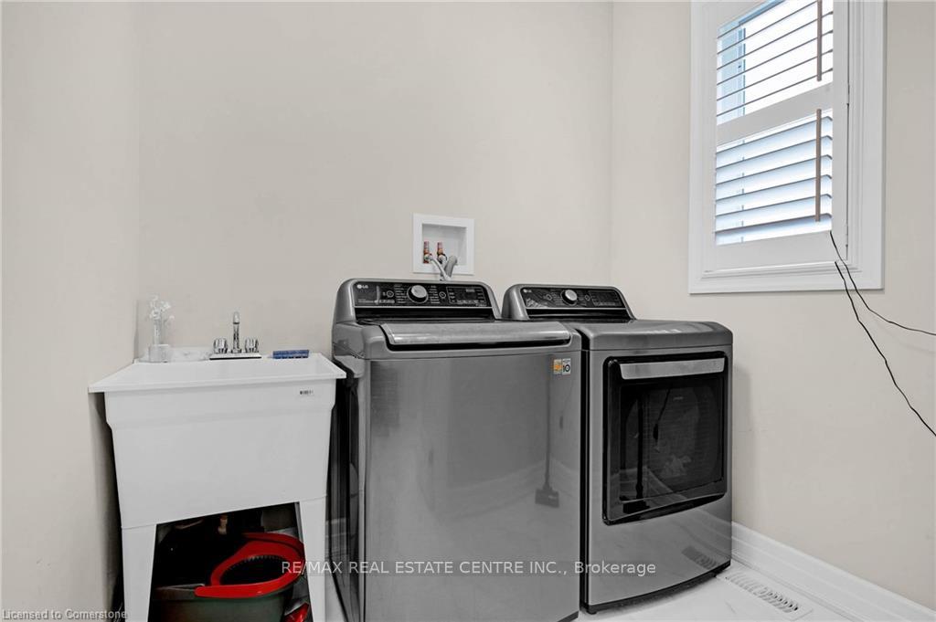 Photo 14 of 134 Pondcliffe Drive, Kitchener — HOMEH