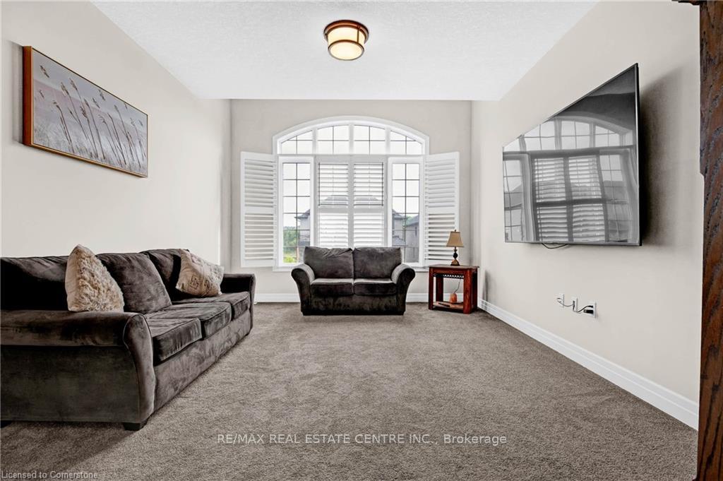 Photo 18 of 134 Pondcliffe Drive, Kitchener — HOMEH