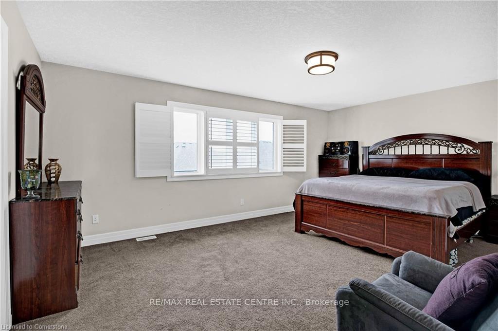 Photo 19 of 134 Pondcliffe Drive, Kitchener — HOMEH
