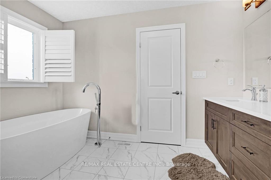 Photo 30 of 134 Pondcliffe Drive, Kitchener — HOMEH