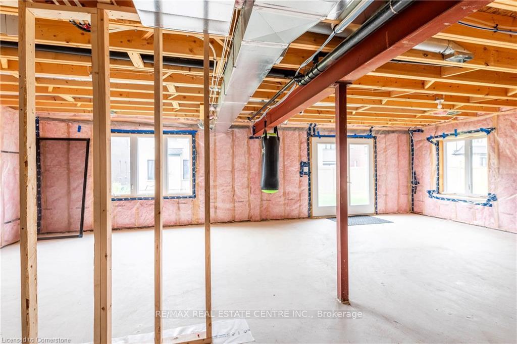 Photo 34 of 134 Pondcliffe Drive, Kitchener — HOMEH
