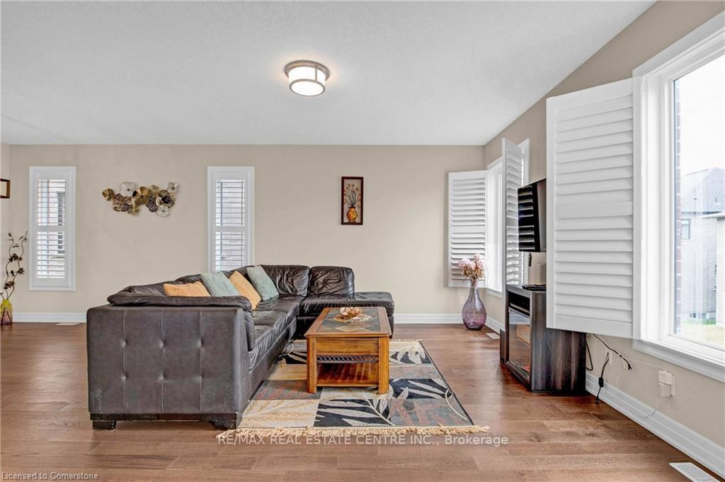 Photo 37 of 134 Pondcliffe Drive, Kitchener — HOMEH