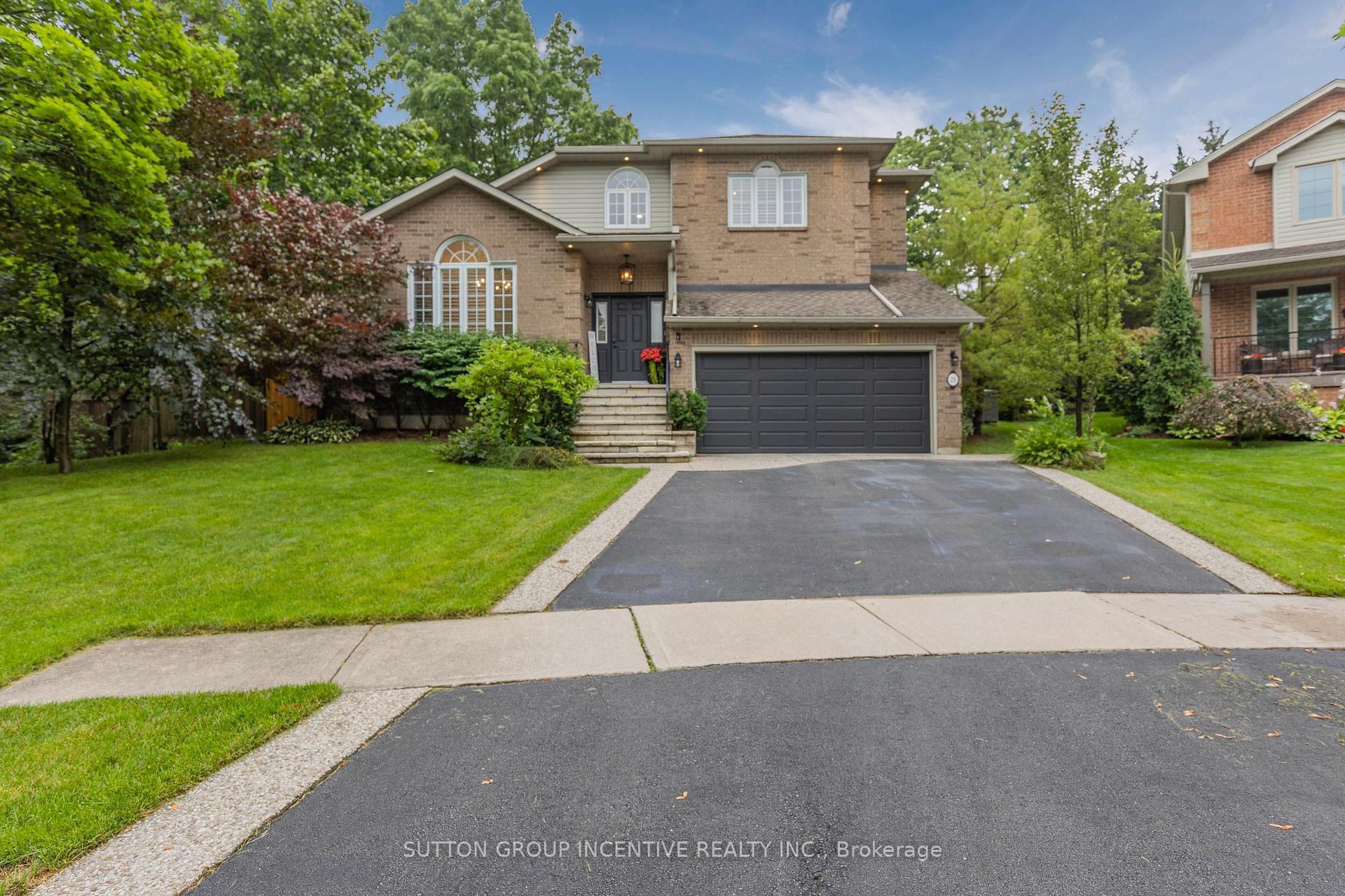 Photo 1 of 25 Silver Court, Hamilton, Waterdown — HOMEH