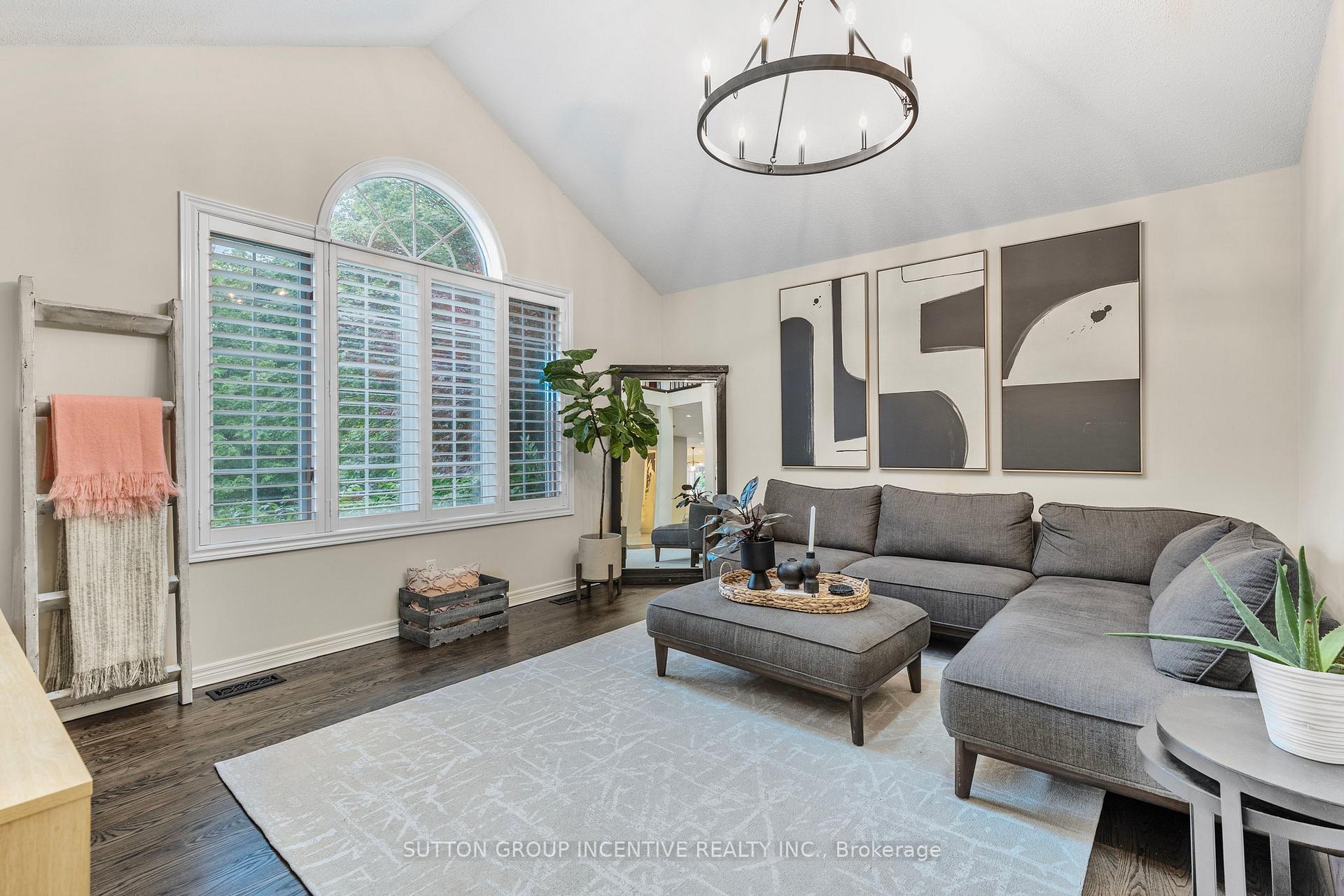 Photo 17 of 25 Silver Court, Hamilton, Waterdown — HOMEH