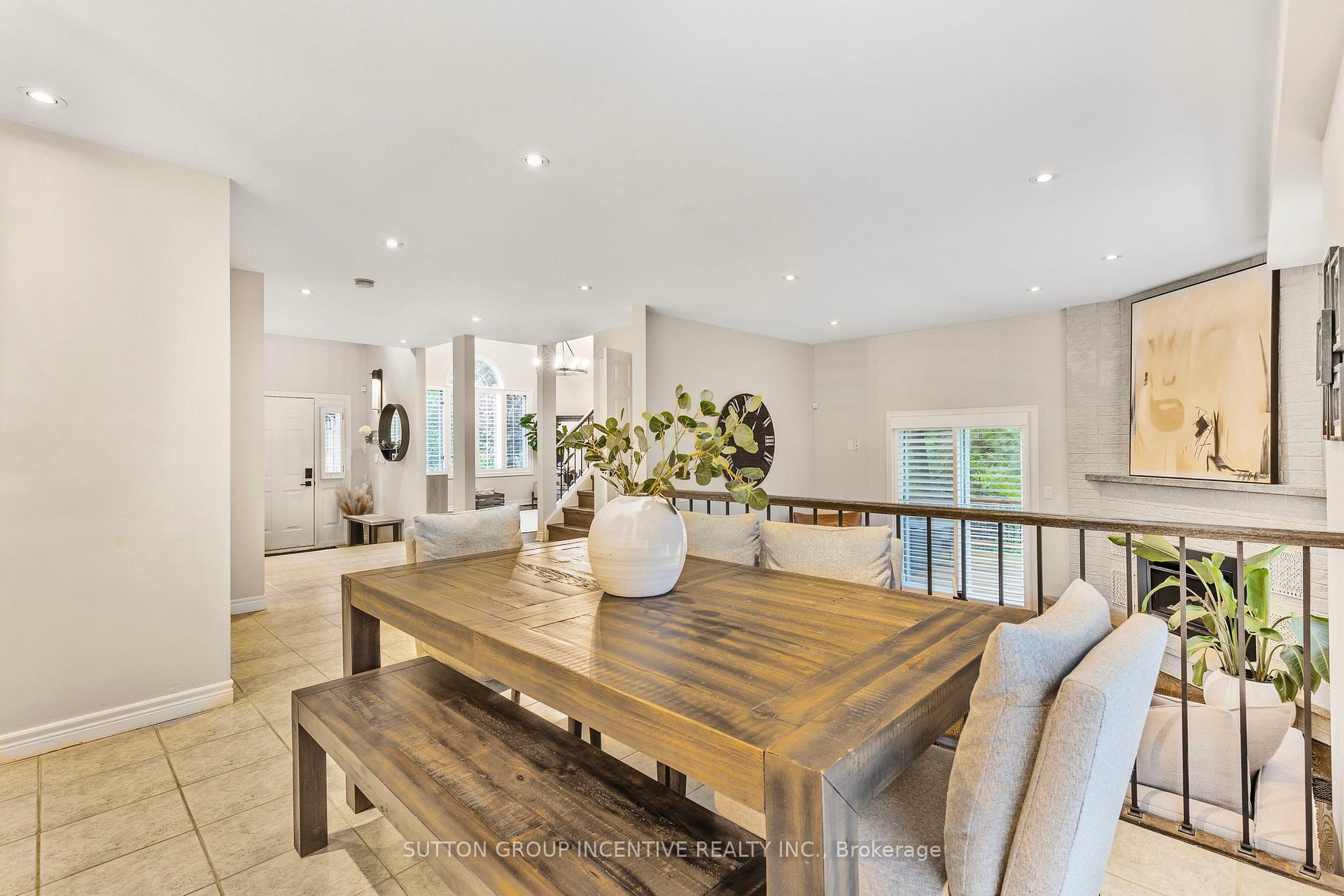 Photo 11 of 25 Silver Court, Hamilton, Waterdown — HOMEH