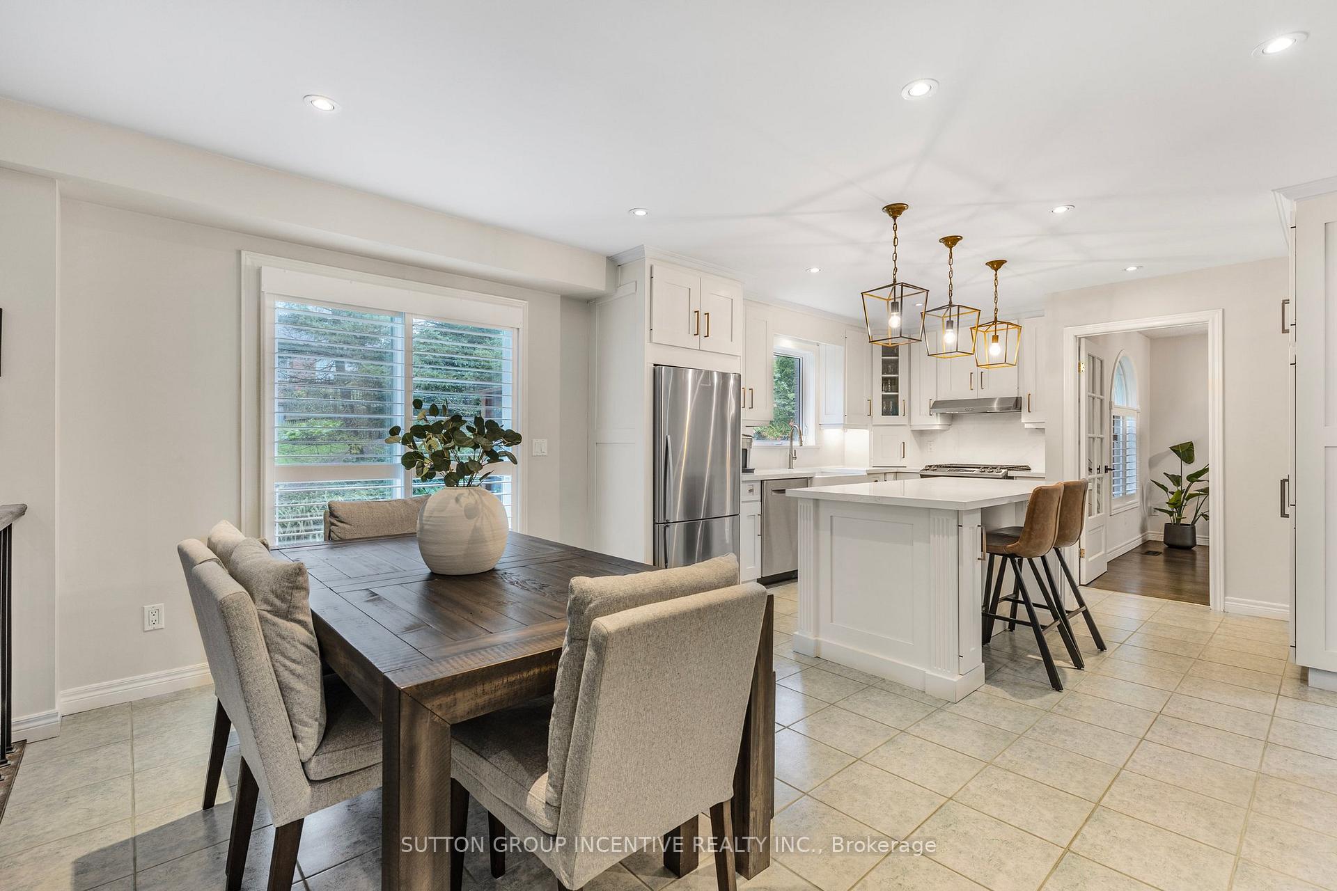 Photo 10 of 25 Silver Court, Hamilton, Waterdown — HOMEH