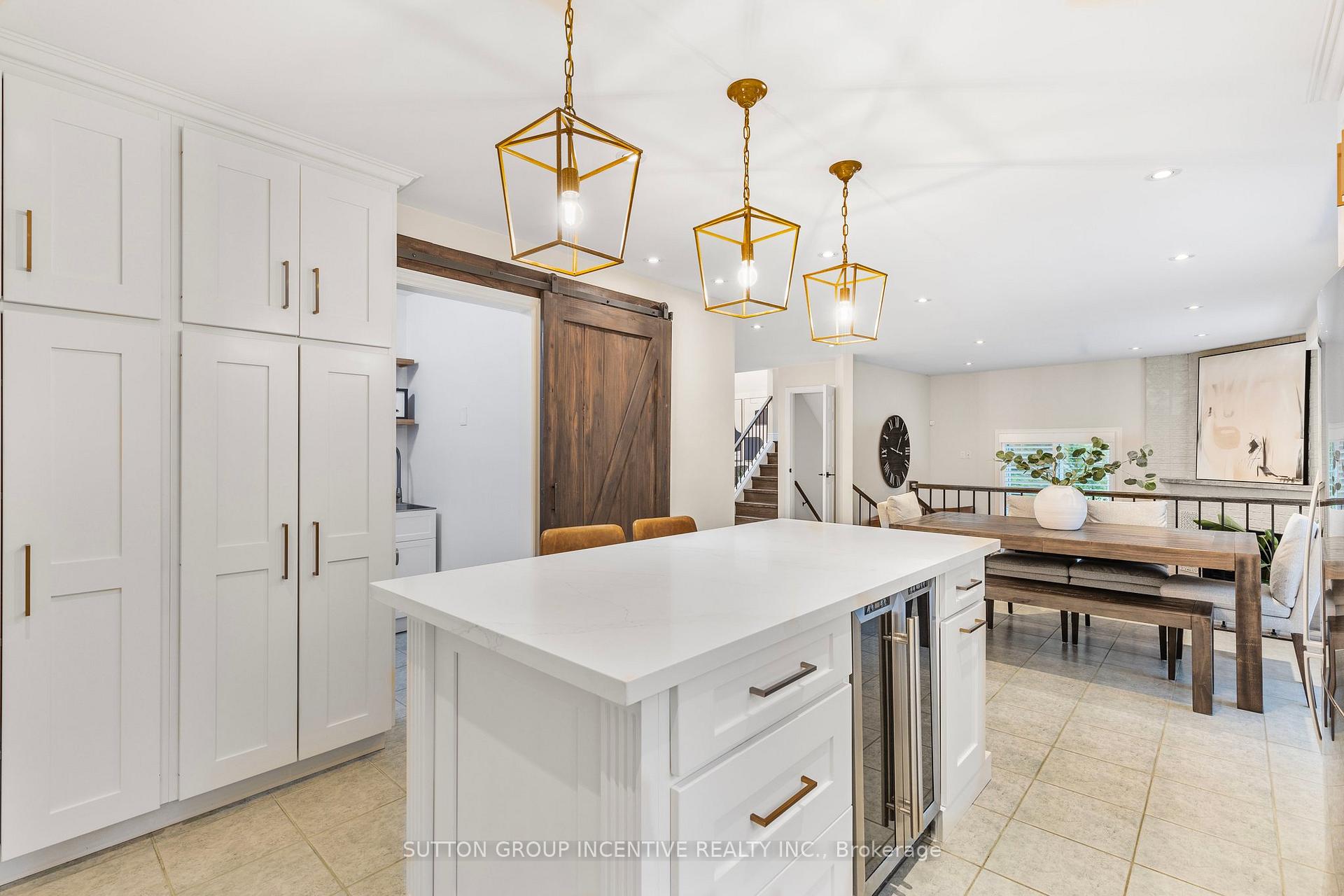 Photo 9 of 25 Silver Court, Hamilton, Waterdown — HOMEH