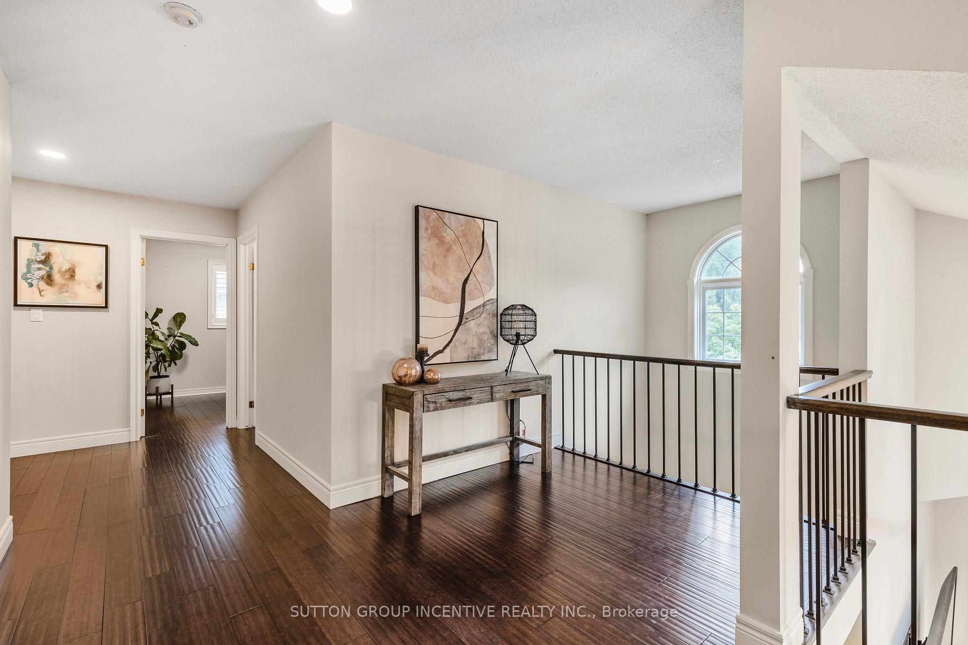 Photo 15 of 25 Silver Court, Hamilton, Waterdown — HOMEH