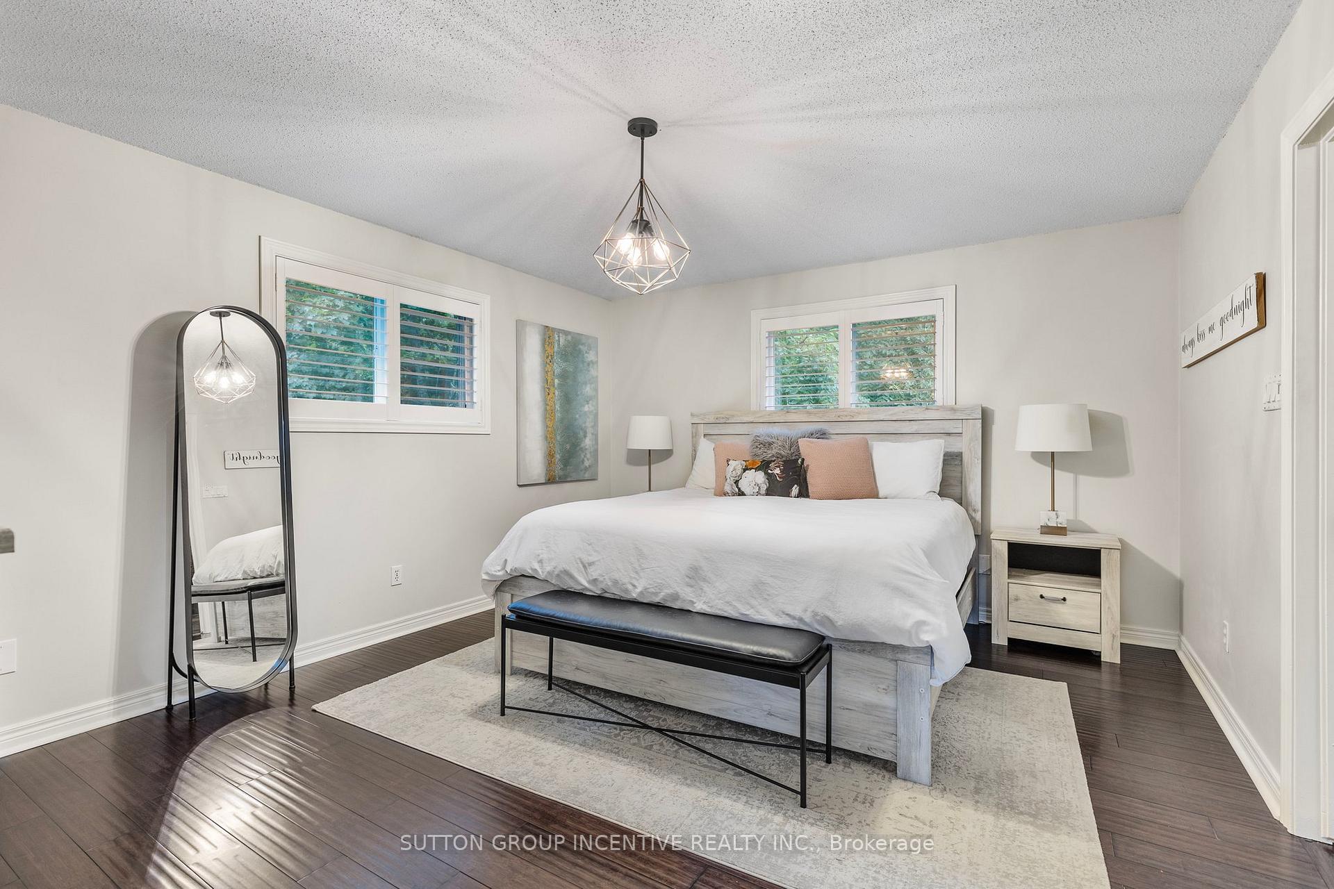 Photo 8 of 25 Silver Court, Hamilton, Waterdown — HOMEH
