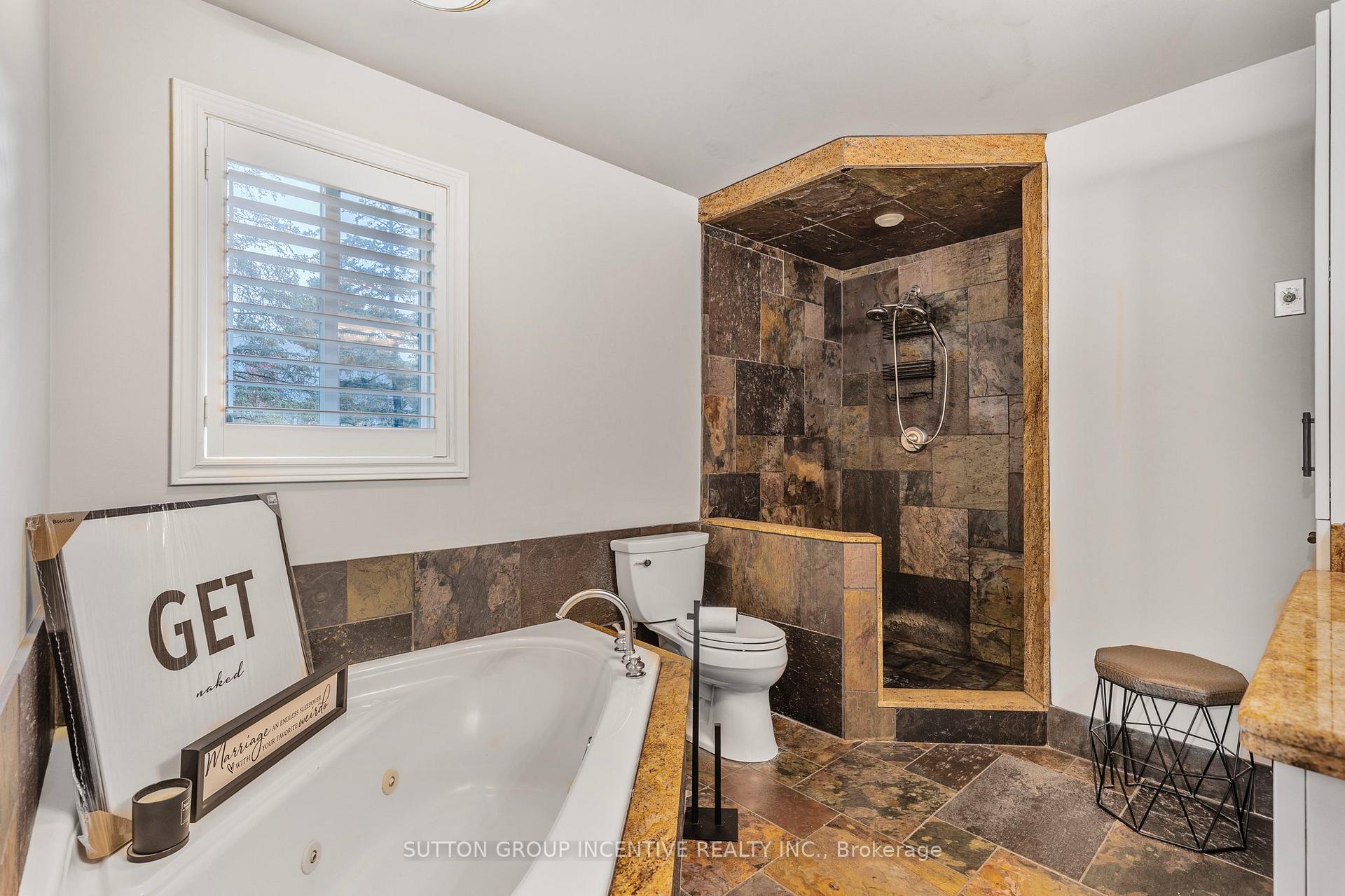 Photo 21 of 25 Silver Court, Hamilton, Waterdown — HOMEH