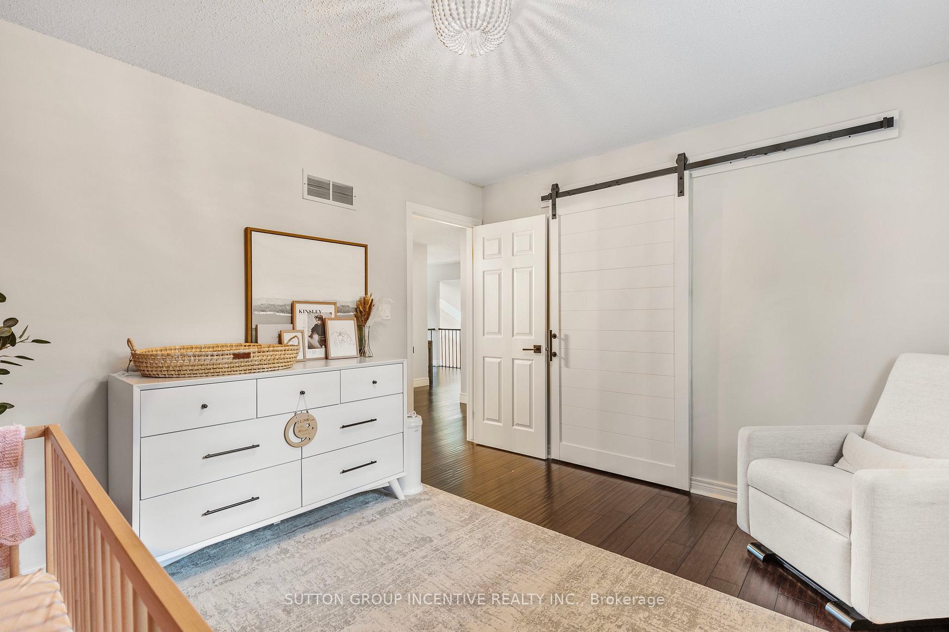 Photo 23 of 25 Silver Court, Hamilton, Waterdown — HOMEH