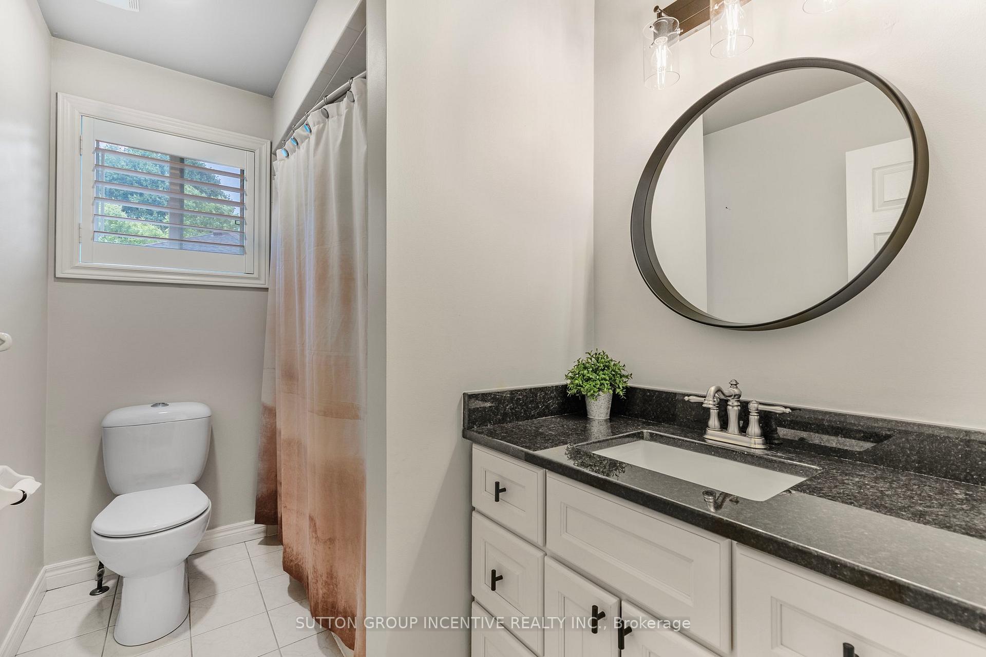 Photo 16 of 25 Silver Court, Hamilton, Waterdown — HOMEH