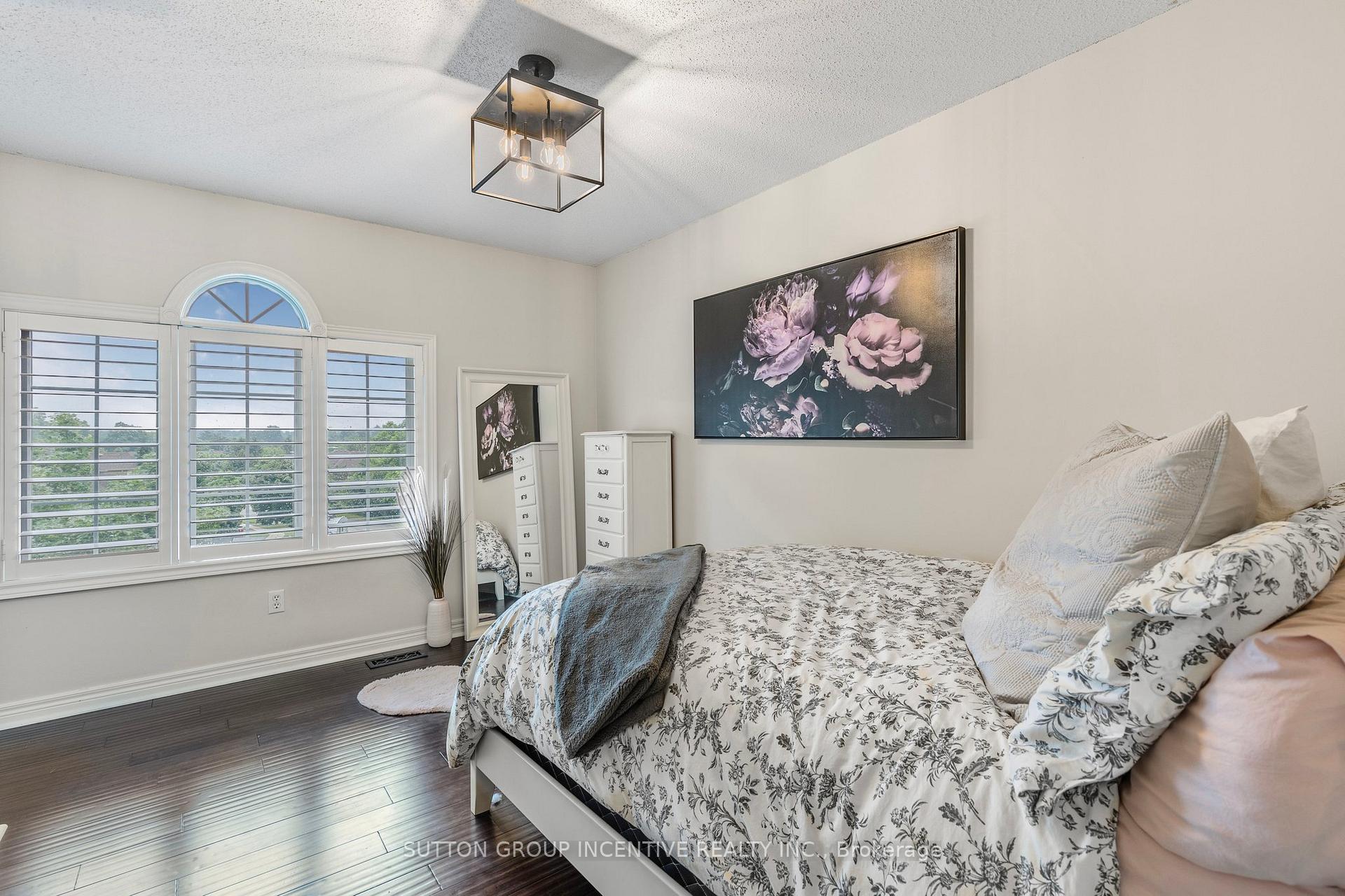 Photo 19 of 25 Silver Court, Hamilton, Waterdown — HOMEH