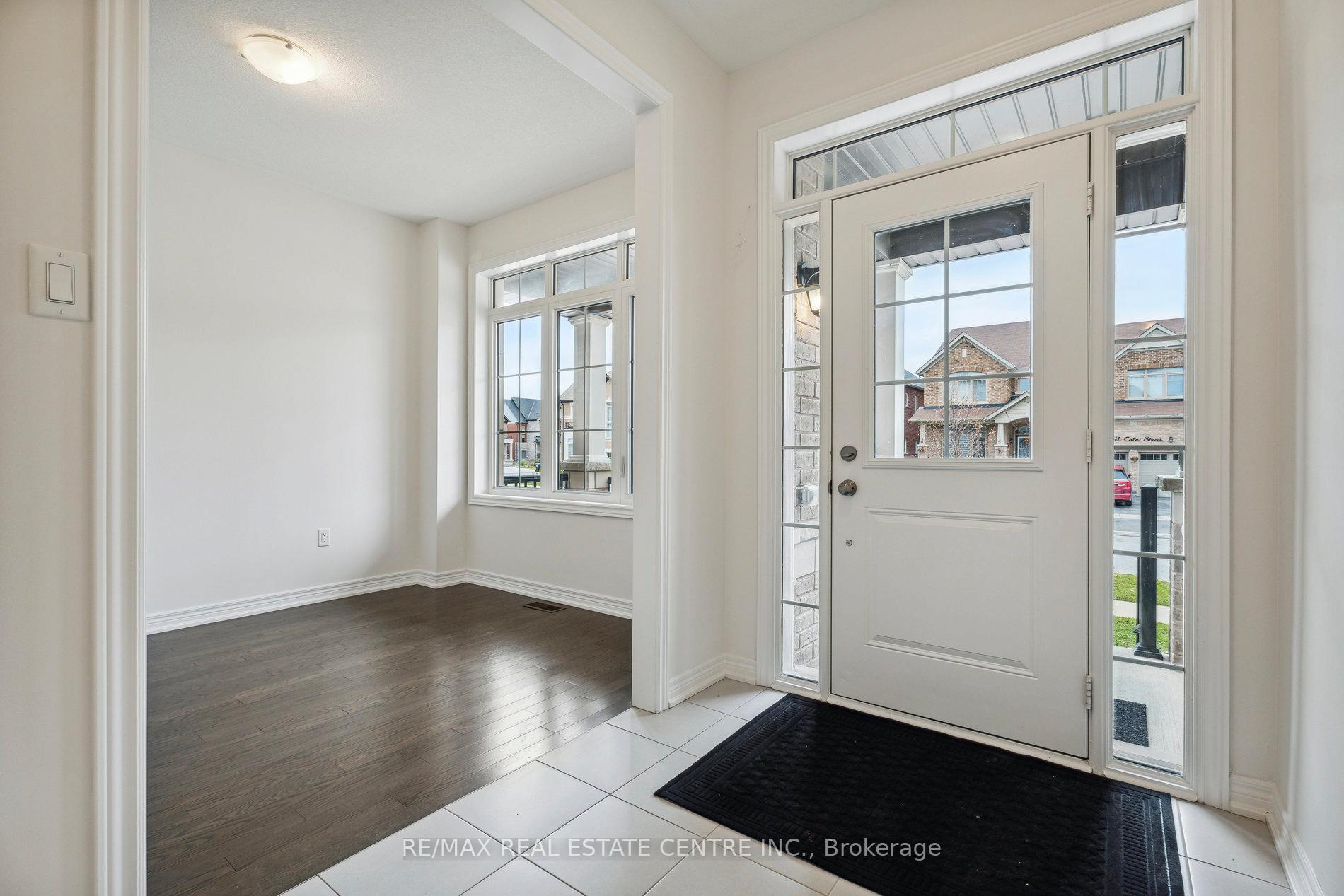 Photo 2 of 1042 Cole Street, Innisfil, Alcona — HOMEH