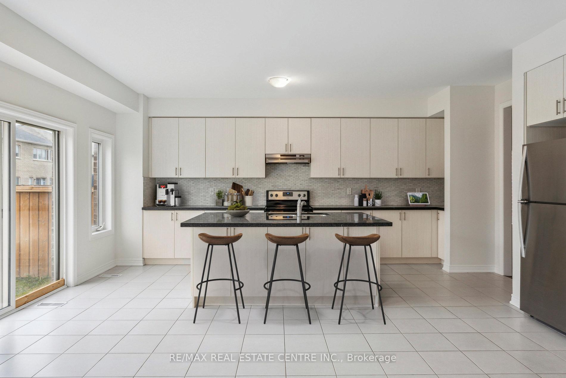 Photo 19 of 1042 Cole Street, Innisfil, Alcona — HOMEH