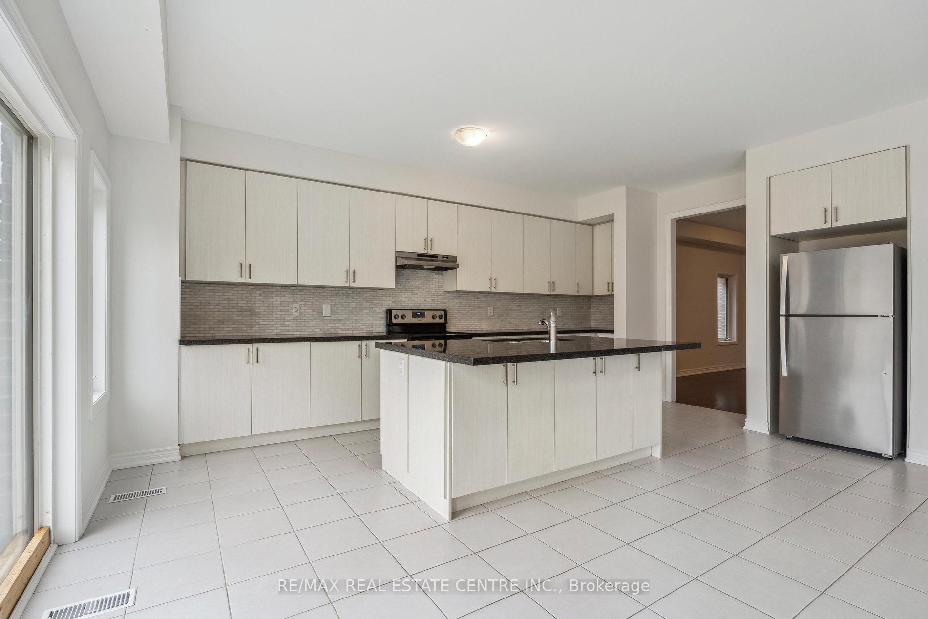 Photo 9 of 1042 Cole Street, Innisfil, Alcona — HOMEH