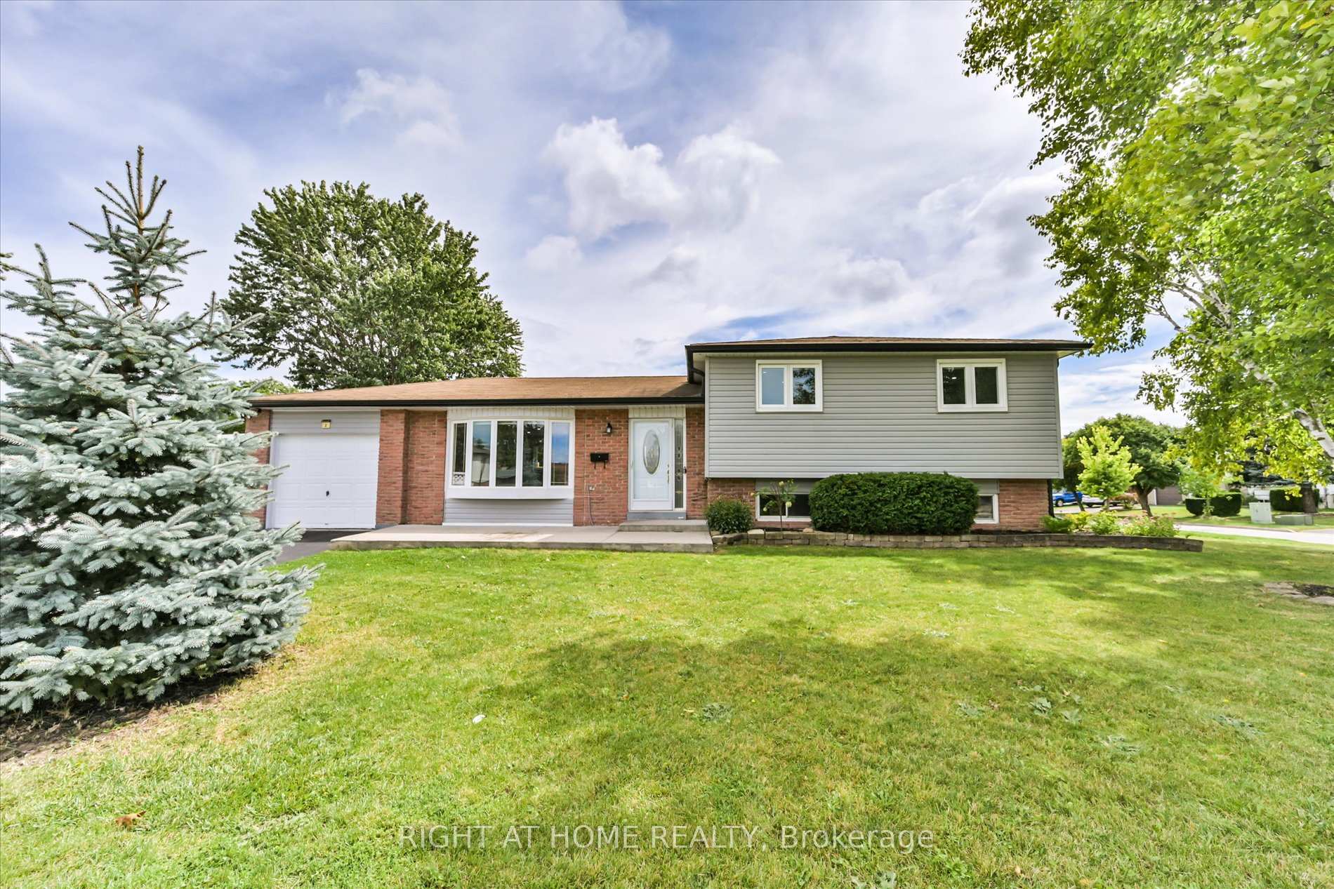 Photo 1 of 2 Gondola Crescent, Brampton, Northgate — HOMEH
