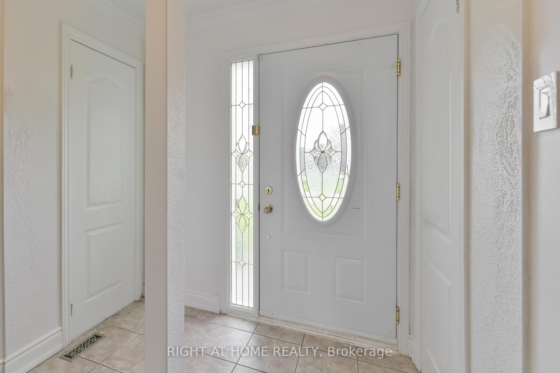 Photo 9 of 2 Gondola Crescent, Brampton, Northgate — HOMEH