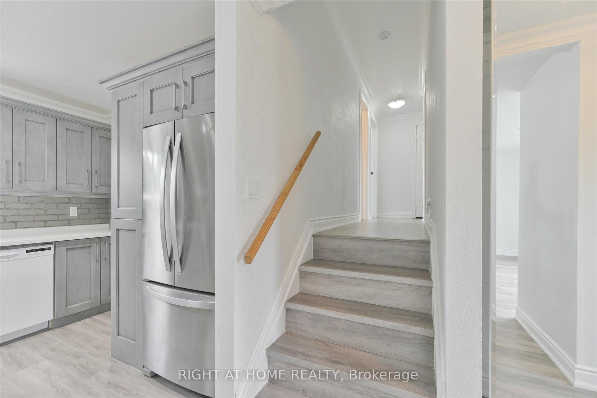 Photo 11 of 2 Gondola Crescent, Brampton, Northgate — HOMEH