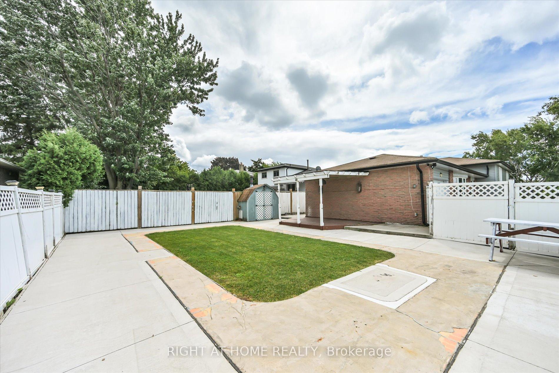 Photo 22 of 2 Gondola Crescent, Brampton, Northgate — HOMEH