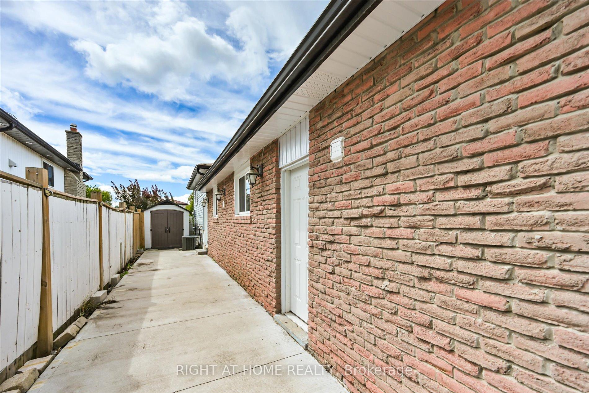 Photo 21 of 2 Gondola Crescent, Brampton, Northgate — HOMEH