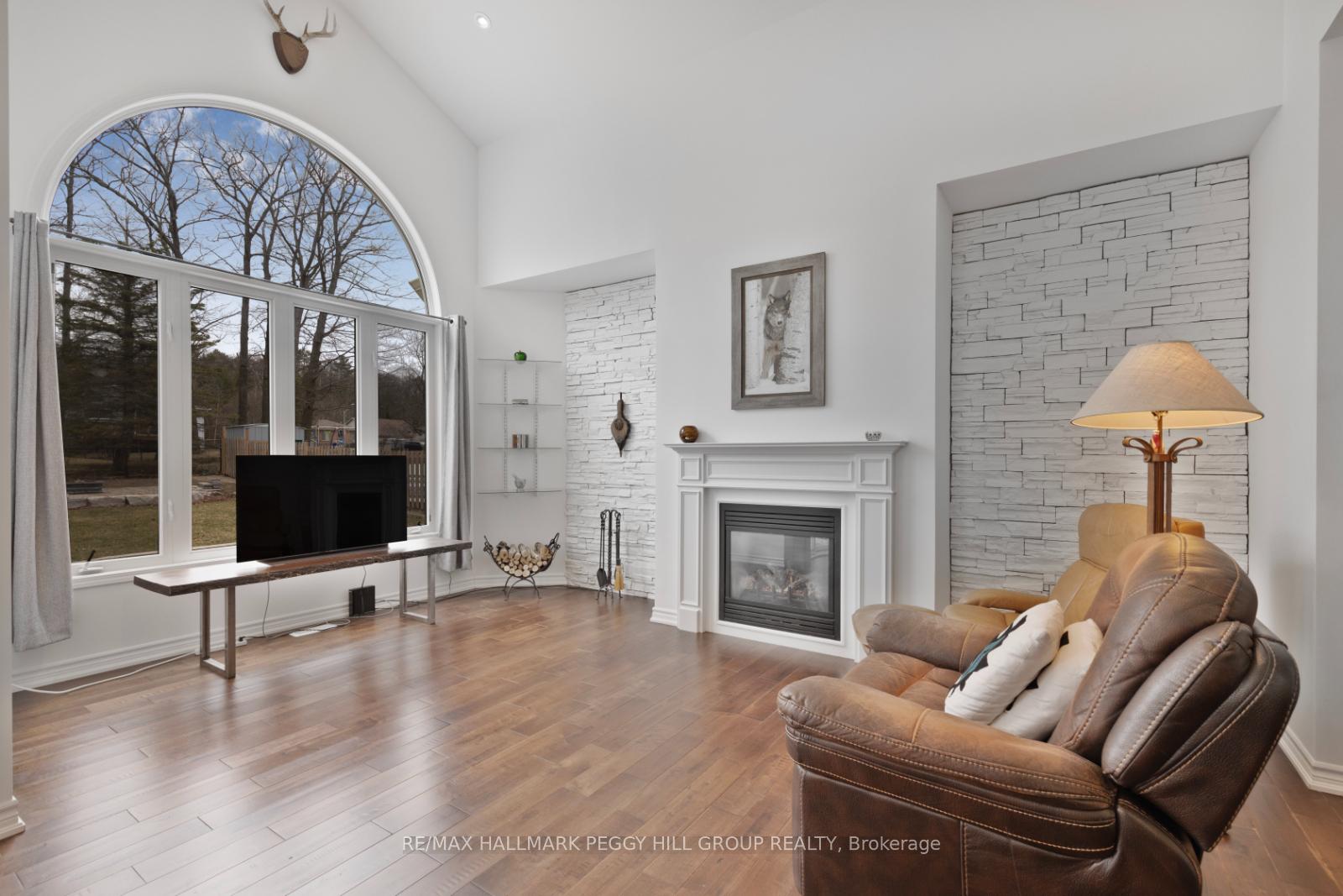 Photo 11 of 23 Christy Drive, Wasaga Beach — HOMEH