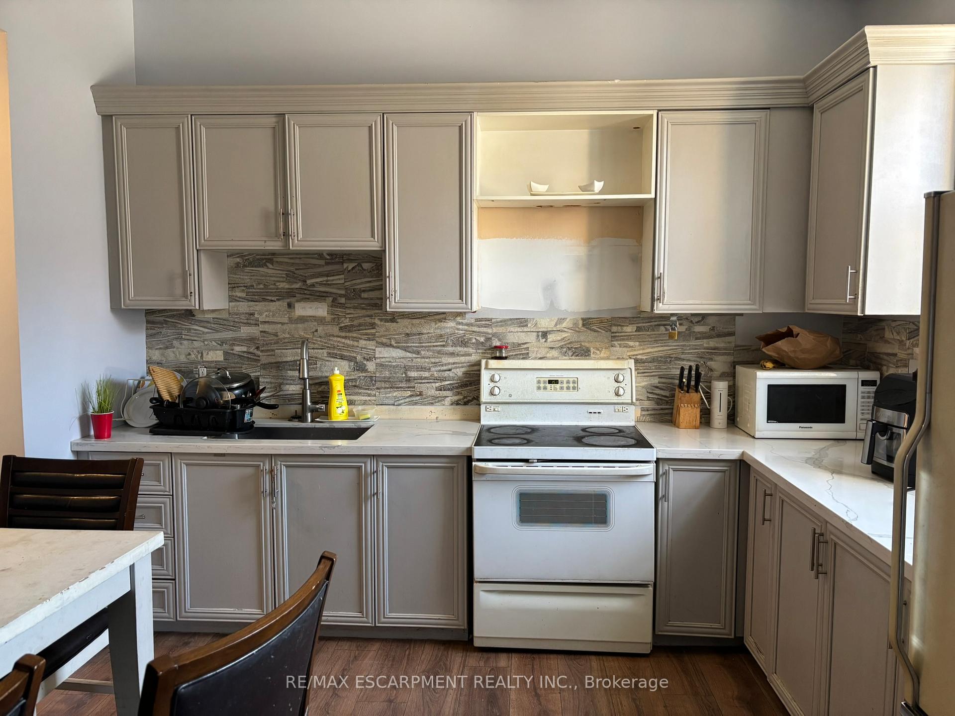 Photo 4 of 124 Cathcart Street, Hamilton, Beasley — HOMEH