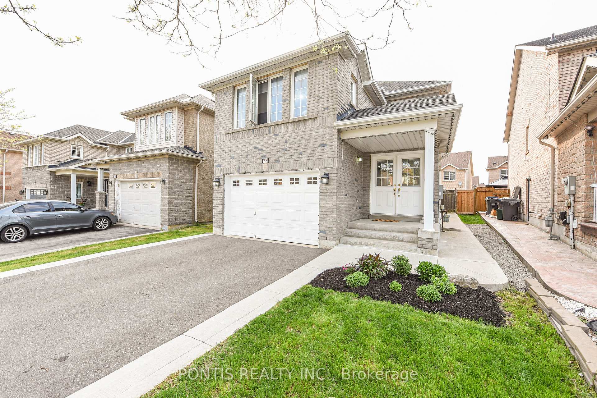 Photo 3 of 73 Rollingwood Drive, Brampton, Fletcher's Creek South — HOMEH