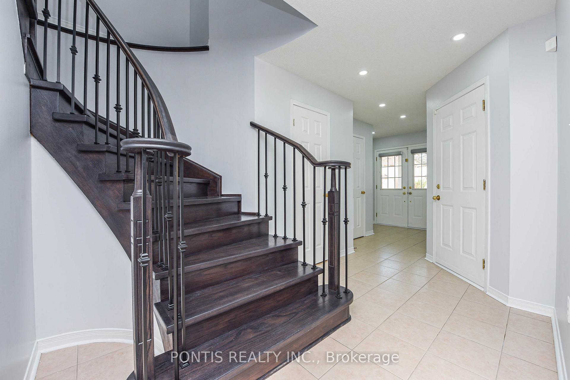 Photo 5 of 73 Rollingwood Drive, Brampton, Fletcher's Creek South — HOMEH