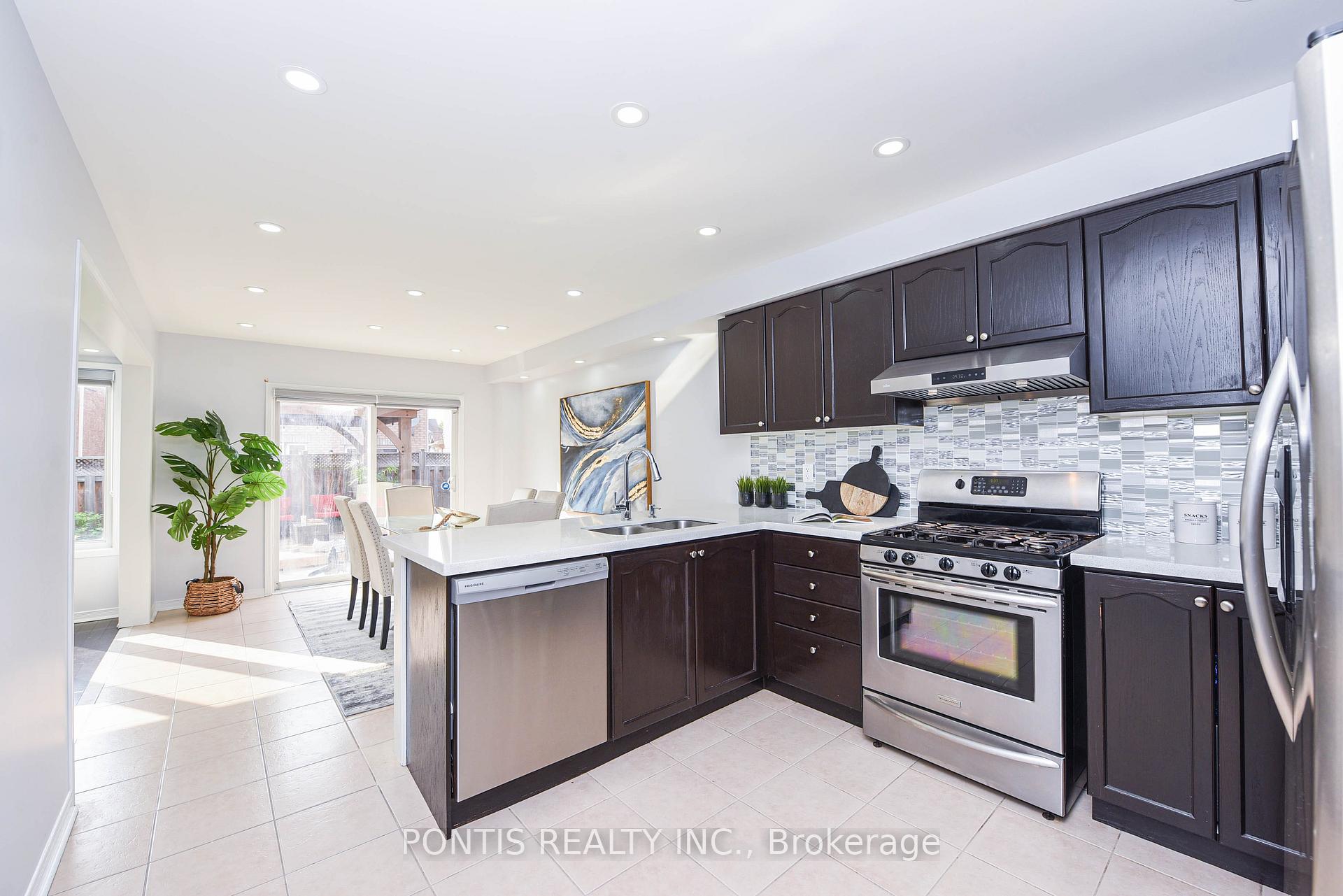 Photo 7 of 73 Rollingwood Drive, Brampton, Fletcher's Creek South — HOMEH