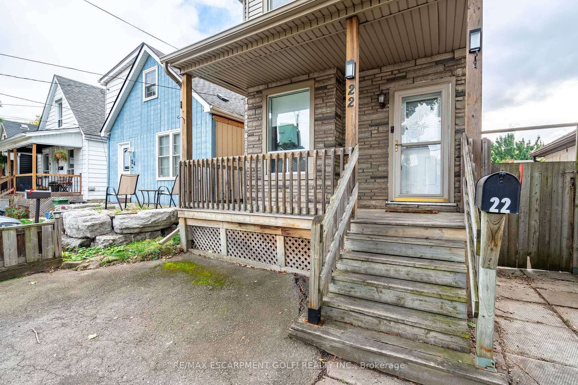 Photo 13 of 22 Bayfield Avenue, Hamilton, Crown Point — HOMEH