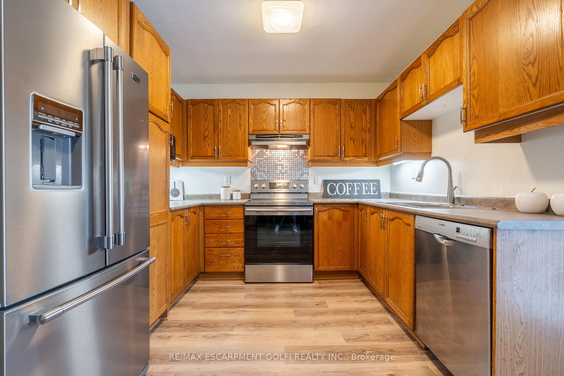 Photo 8 of 22 Bayfield Avenue, Hamilton, Crown Point — HOMEH