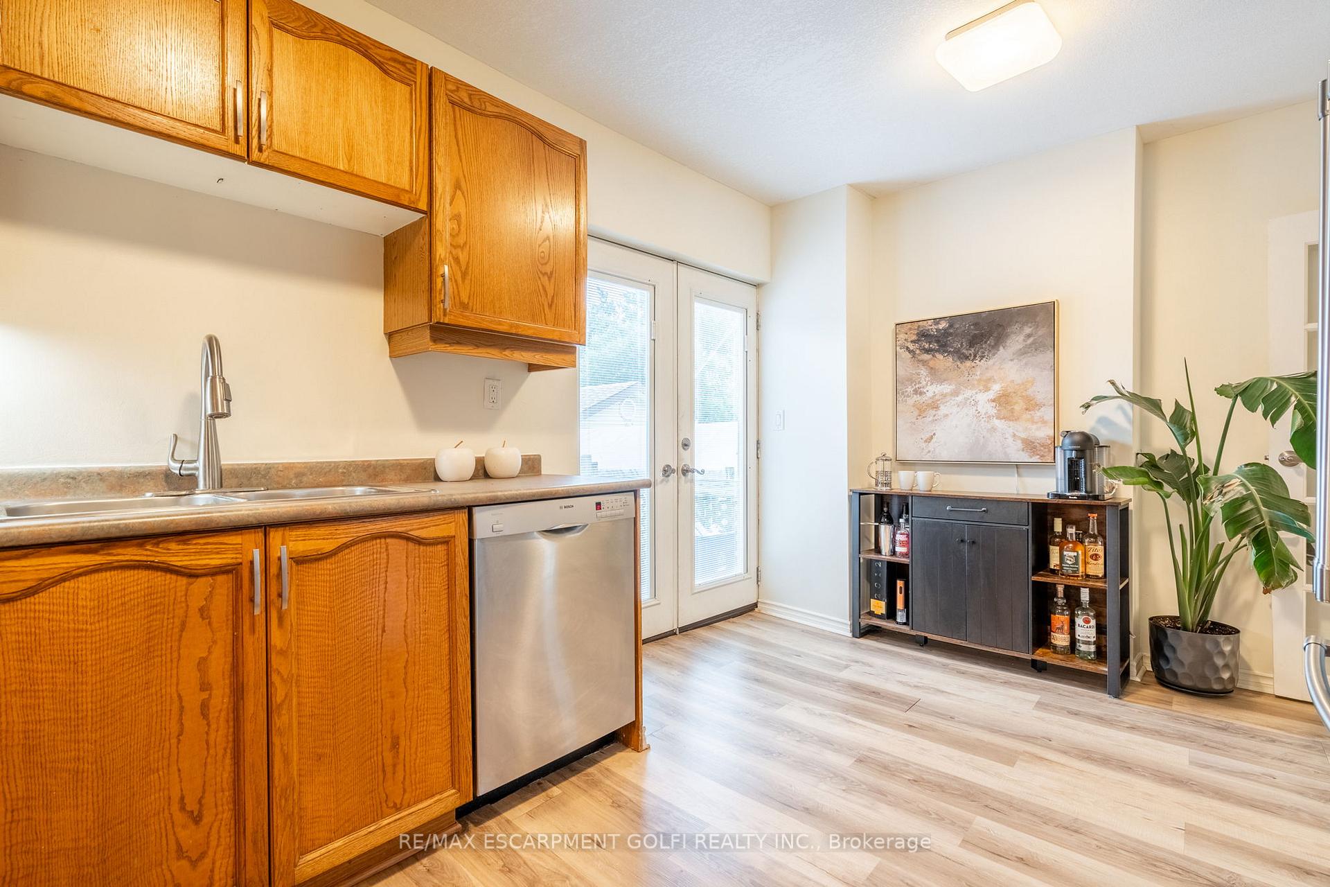 Photo 19 of 22 Bayfield Avenue, Hamilton, Crown Point — HOMEH