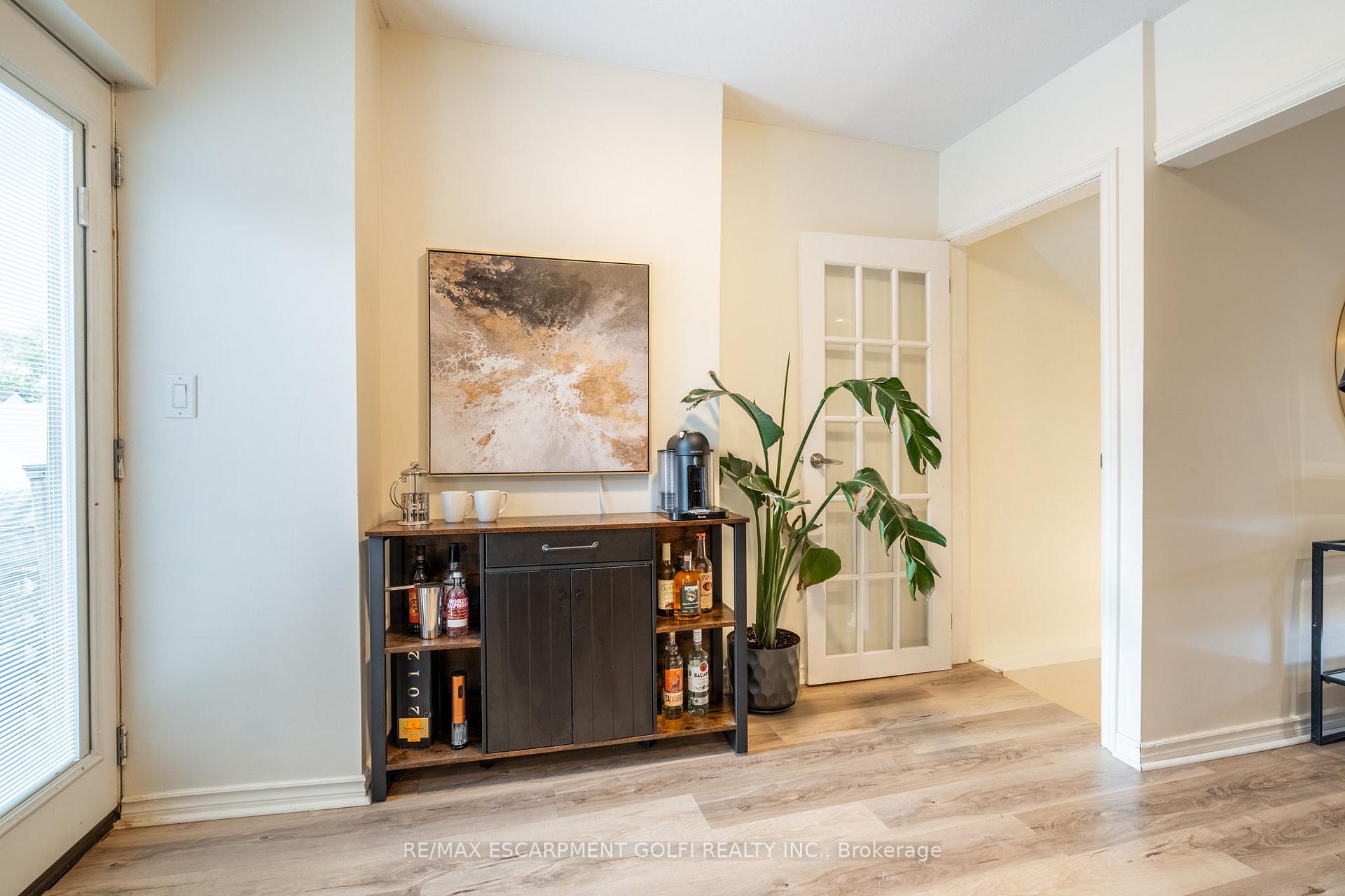 Photo 14 of 22 Bayfield Avenue, Hamilton, Crown Point — HOMEH