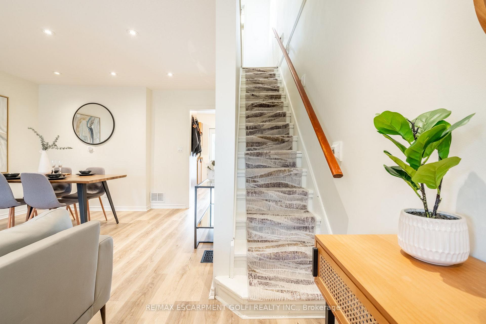 Photo 18 of 22 Bayfield Avenue, Hamilton, Crown Point — HOMEH
