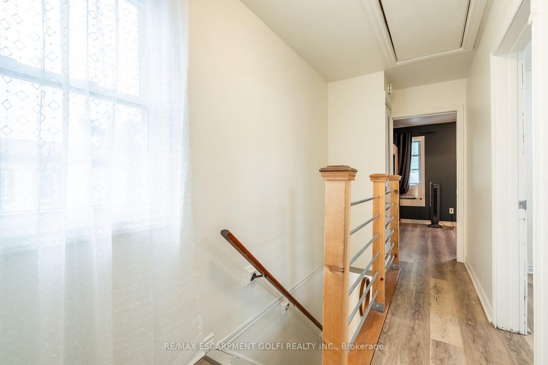 Photo 7 of 22 Bayfield Avenue, Hamilton, Crown Point — HOMEH