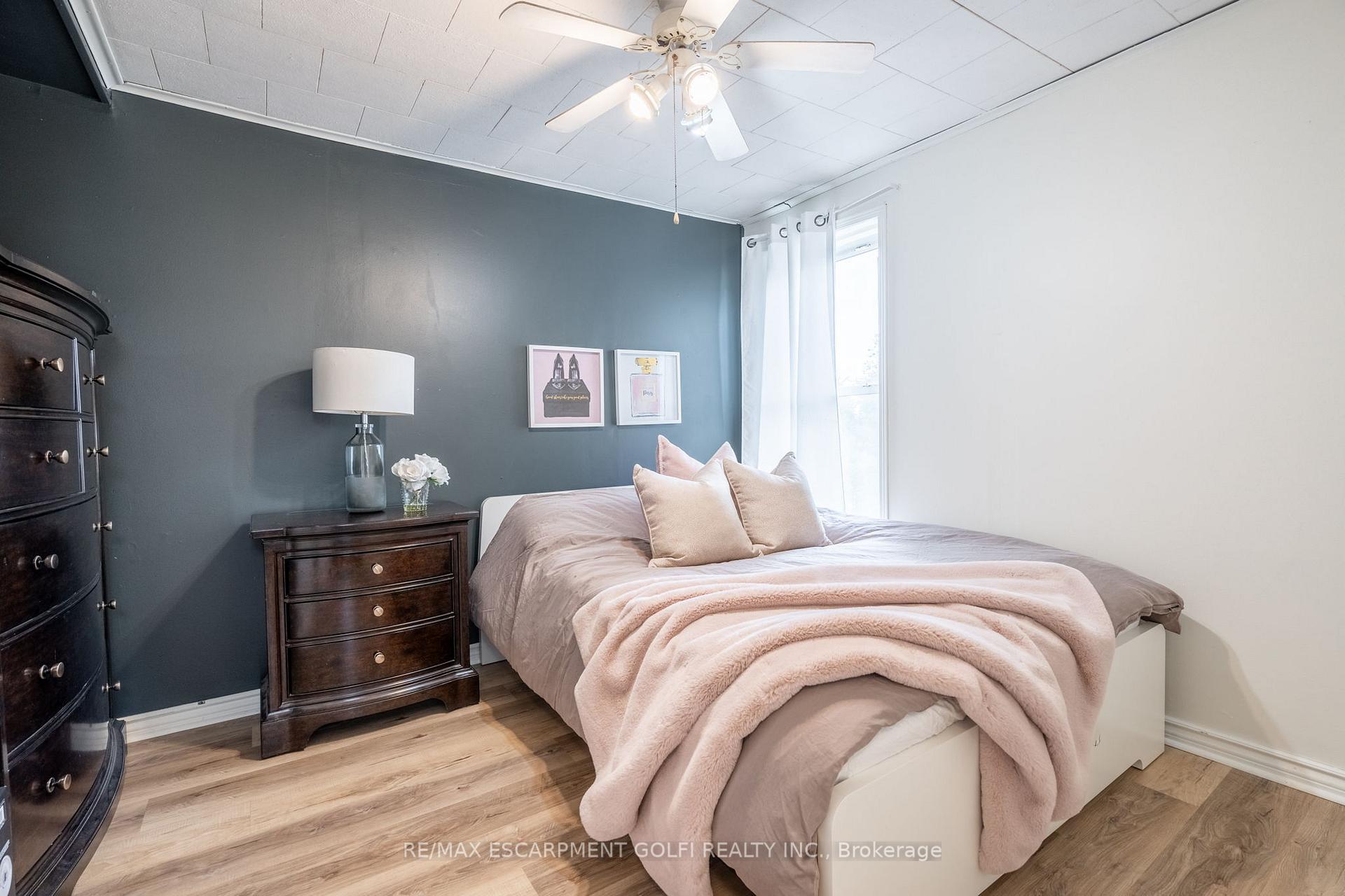 Photo 12 of 22 Bayfield Avenue, Hamilton, Crown Point — HOMEH