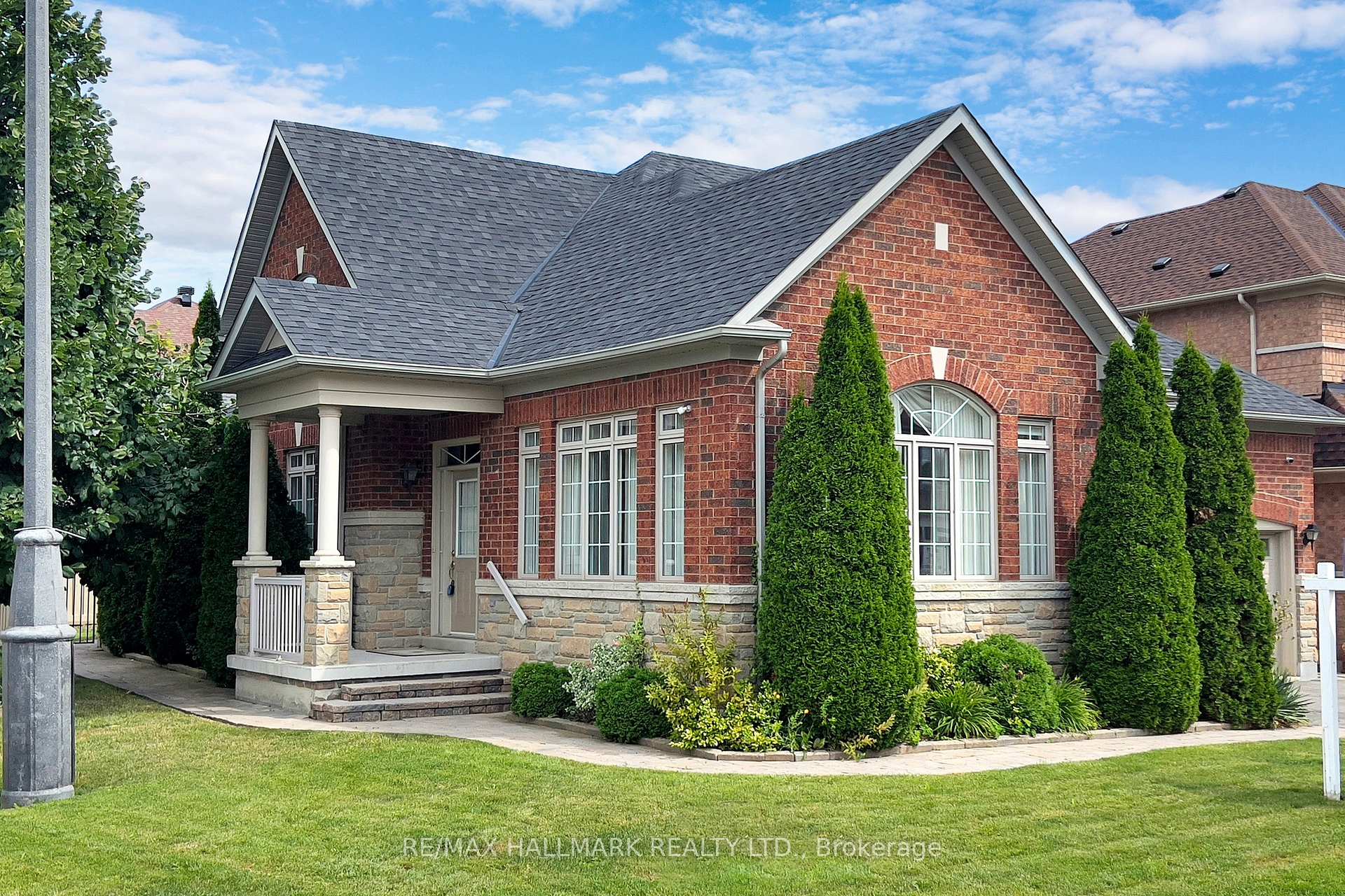 Photo 12 of 243 Via Campanile Road, Vaughan, Vellore Village — HOMEH