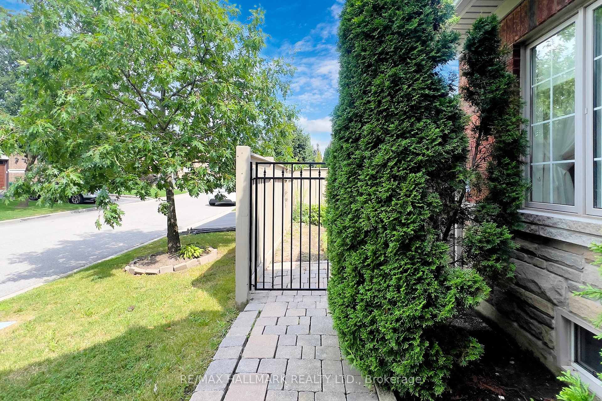 Photo 10 of 243 Via Campanile Road, Vaughan, Vellore Village — HOMEH