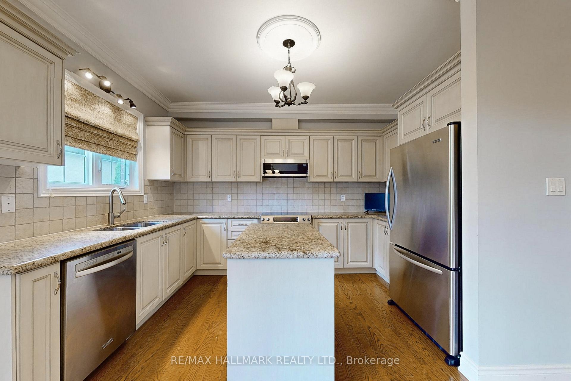 Photo 17 of 243 Via Campanile Road, Vaughan, Vellore Village — HOMEH