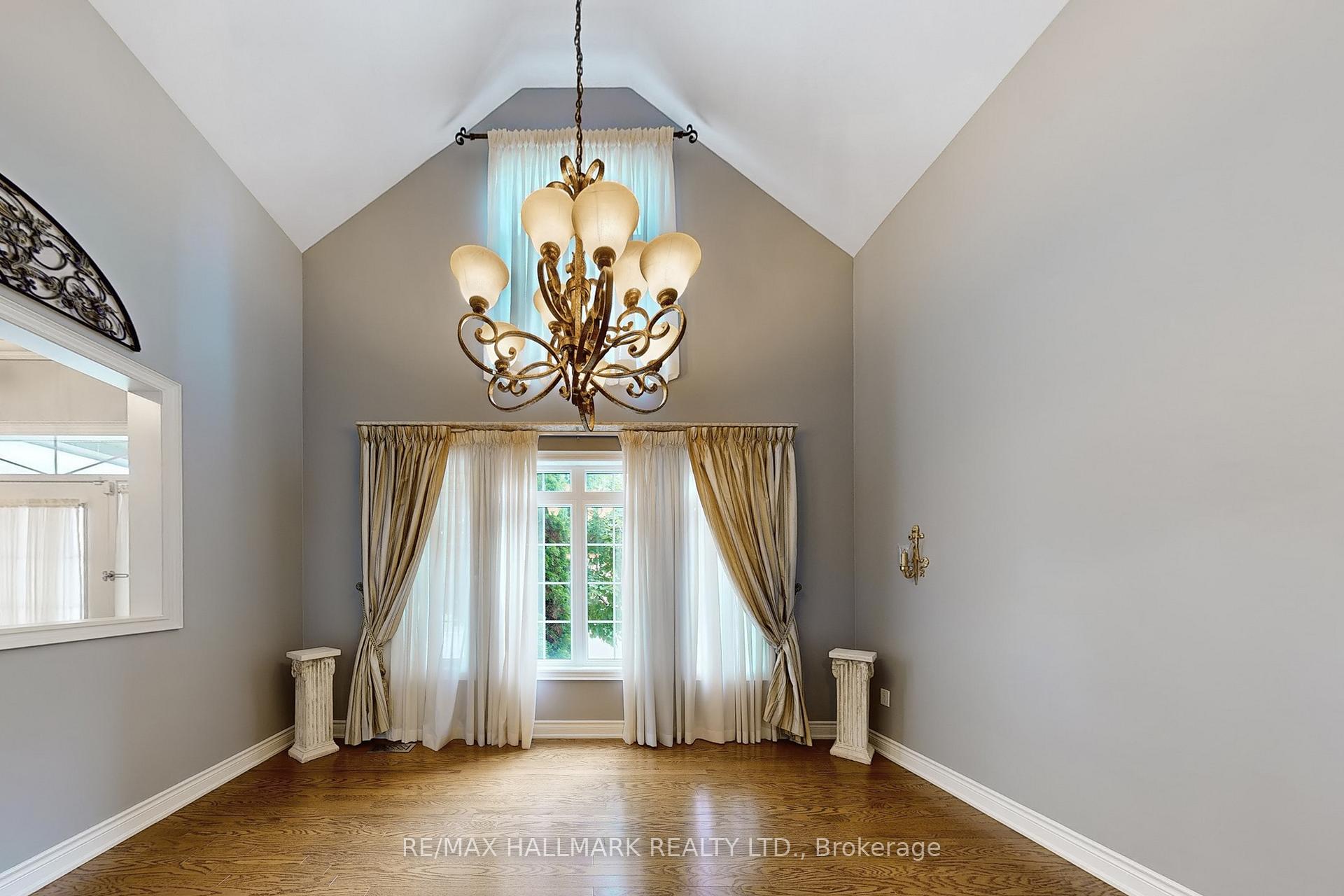 Photo 4 of 243 Via Campanile Road, Vaughan, Vellore Village — HOMEH