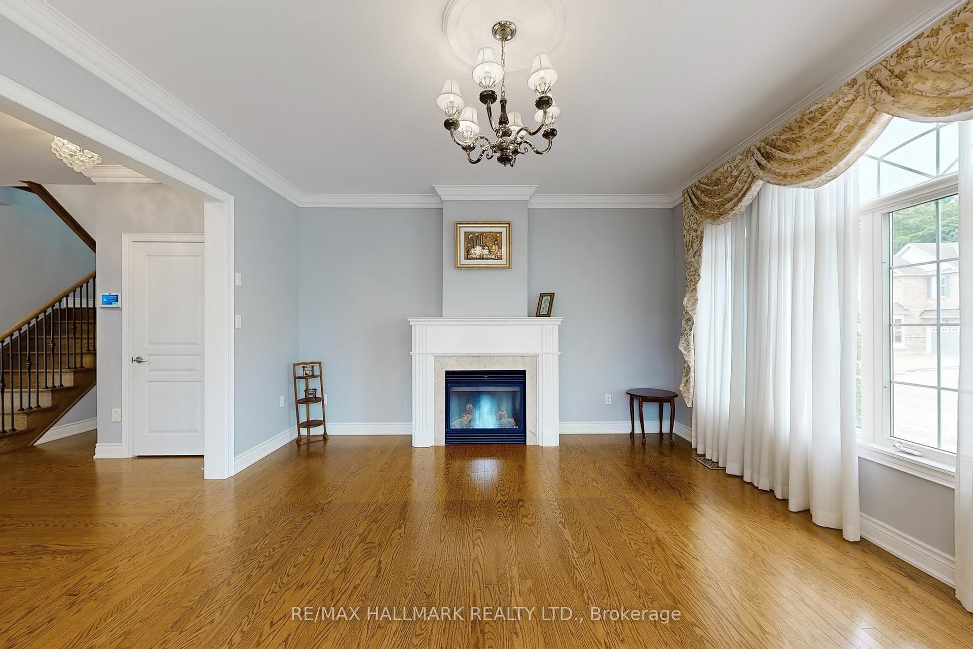 Photo 8 of 243 Via Campanile Road, Vaughan, Vellore Village — HOMEH