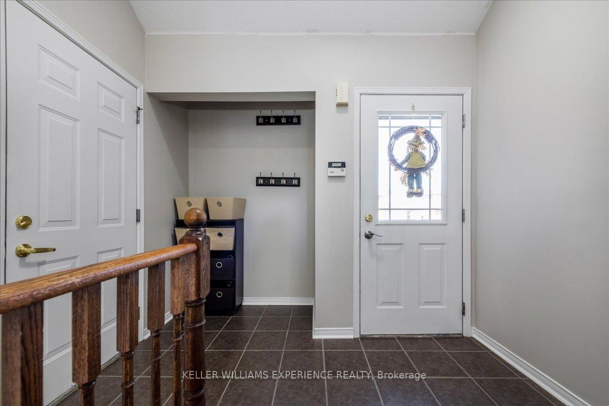 Photo 2 of 32 Majesty Boulevard, Barrie, Innis-Shore — HOMEH