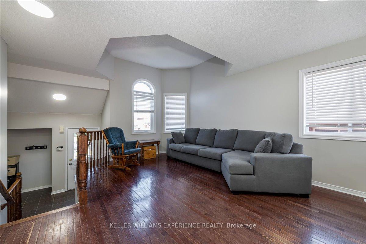 Photo 14 of 32 Majesty Boulevard, Barrie, Innis-Shore — HOMEH