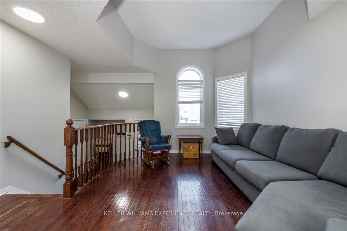 Photo 18 of 32 Majesty Boulevard, Barrie, Innis-Shore — HOMEH