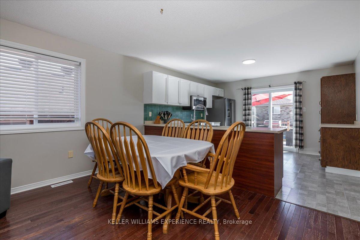 Photo 9 of 32 Majesty Boulevard, Barrie, Innis-Shore — HOMEH