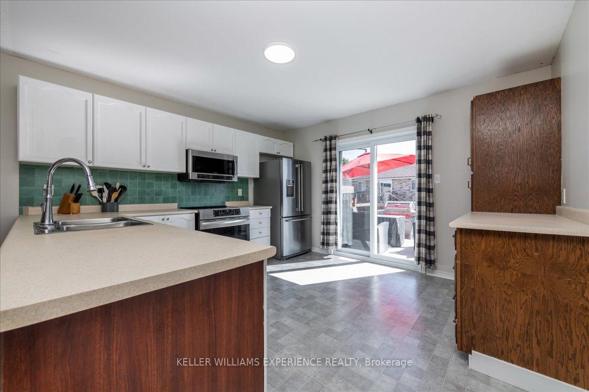 Photo 4 of 32 Majesty Boulevard, Barrie, Innis-Shore — HOMEH
