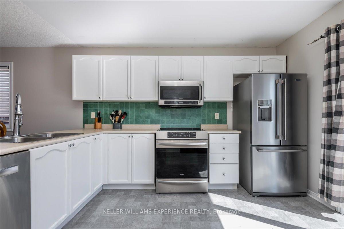 Photo 5 of 32 Majesty Boulevard, Barrie, Innis-Shore — HOMEH